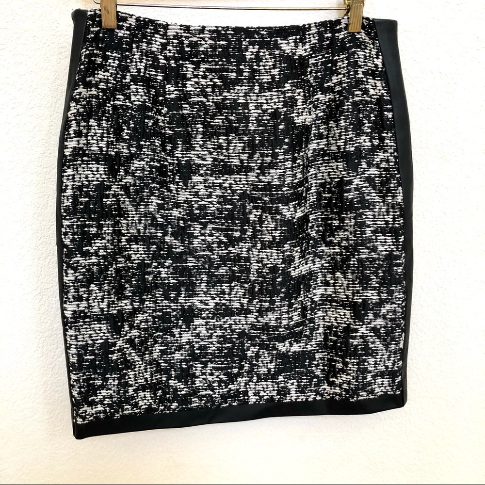 Ann Taylor Skirt 6 Black&White Pencil Faux Leather